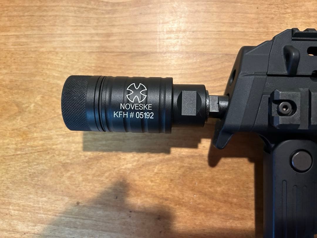 東京マルイ　MP7A1ガスブローバック　カスタム　ドットサイト　サイレンサー付き