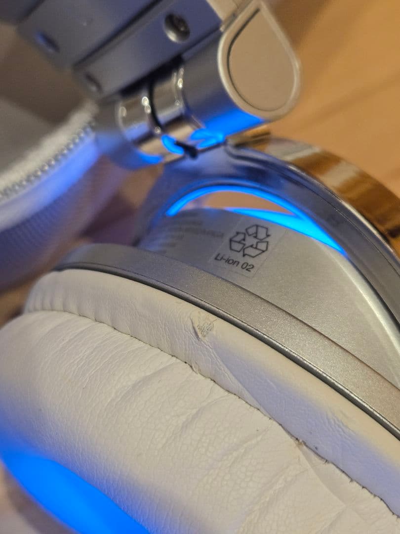 Brookstone アリアナグランデ ワイヤレス 猫耳ヘッドホンLINITED