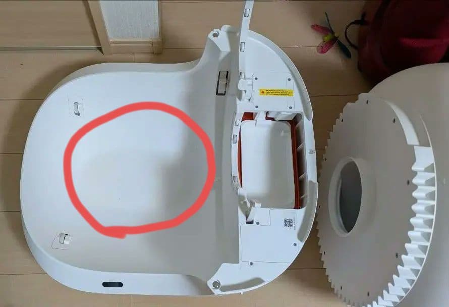 写真赤丸の所にオシッコ跡有　PETKIT PURA MAX 猫　自動トイレ