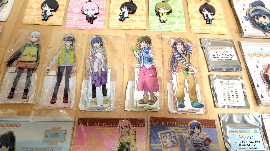 ①お買い得！【ゆるキャン△】アクリルスタンド　キーホルダー　缶バッジ等多数まとめ