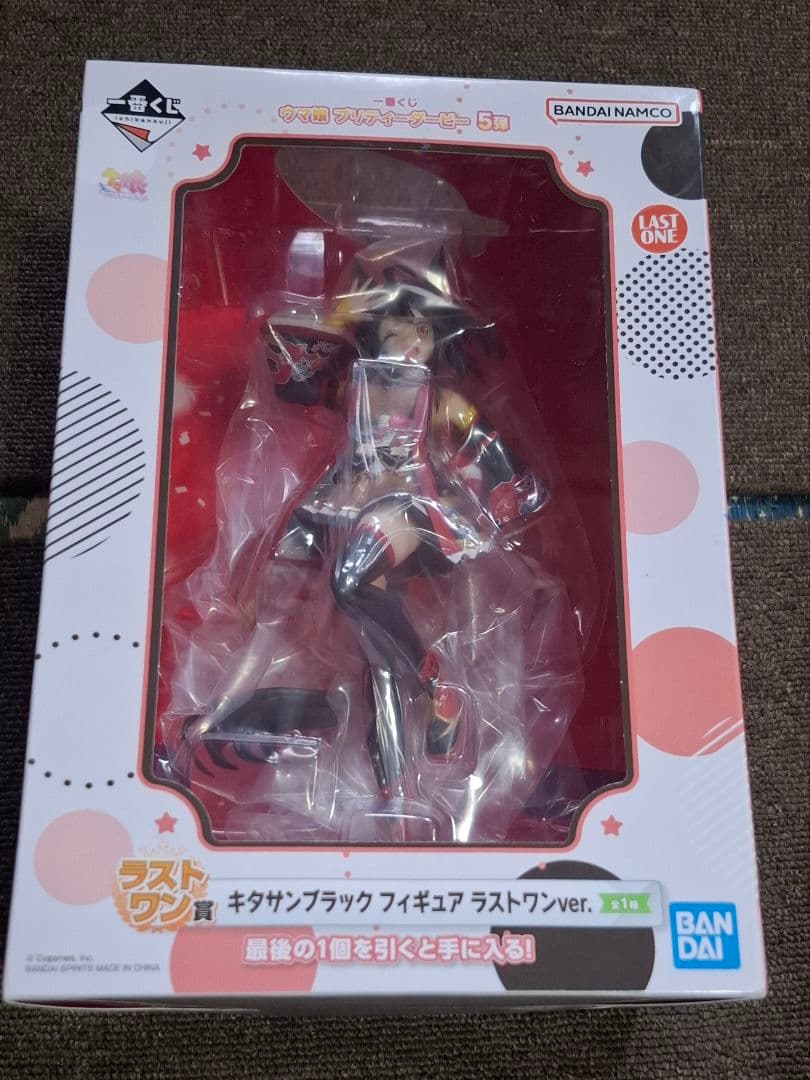 ウマ娘 公式応援タオル4枚とクッションとうちわとクリアファイル7枚とフィギュア