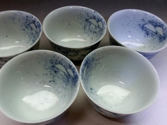 湯飲み■兎紋【和田一人造】 染付煎茶碗【野中春博】吹き墨 5客 煎茶器骨董品■