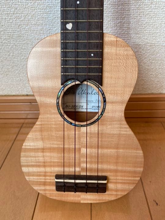 美品　T'sベビーウクレレ　デラックス　オリジナルケース付き