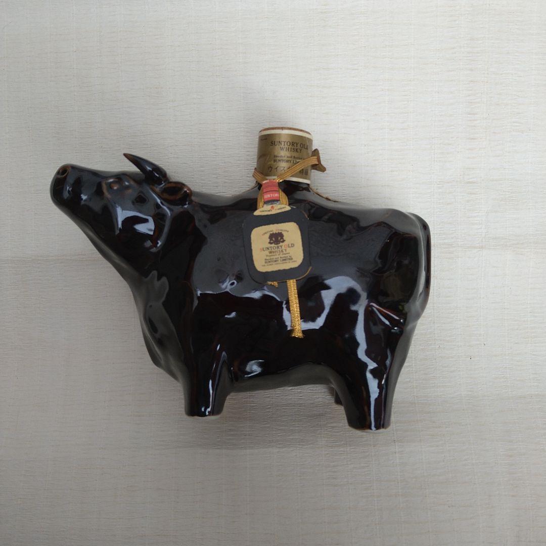 サントリー　オールド　干支丑歳　陶器ボトル 古酒　置物　お正月　台付