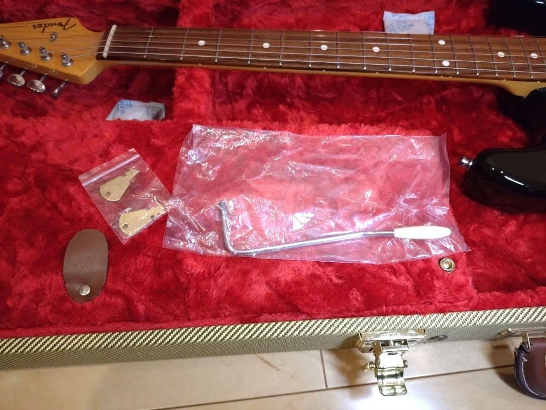 フェンダージャパン　ハードケース付　ST62-TX 3TS ストラップおまけ付