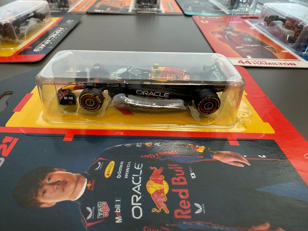 未開封 F1ミニカーセットブラーゴ 1/64