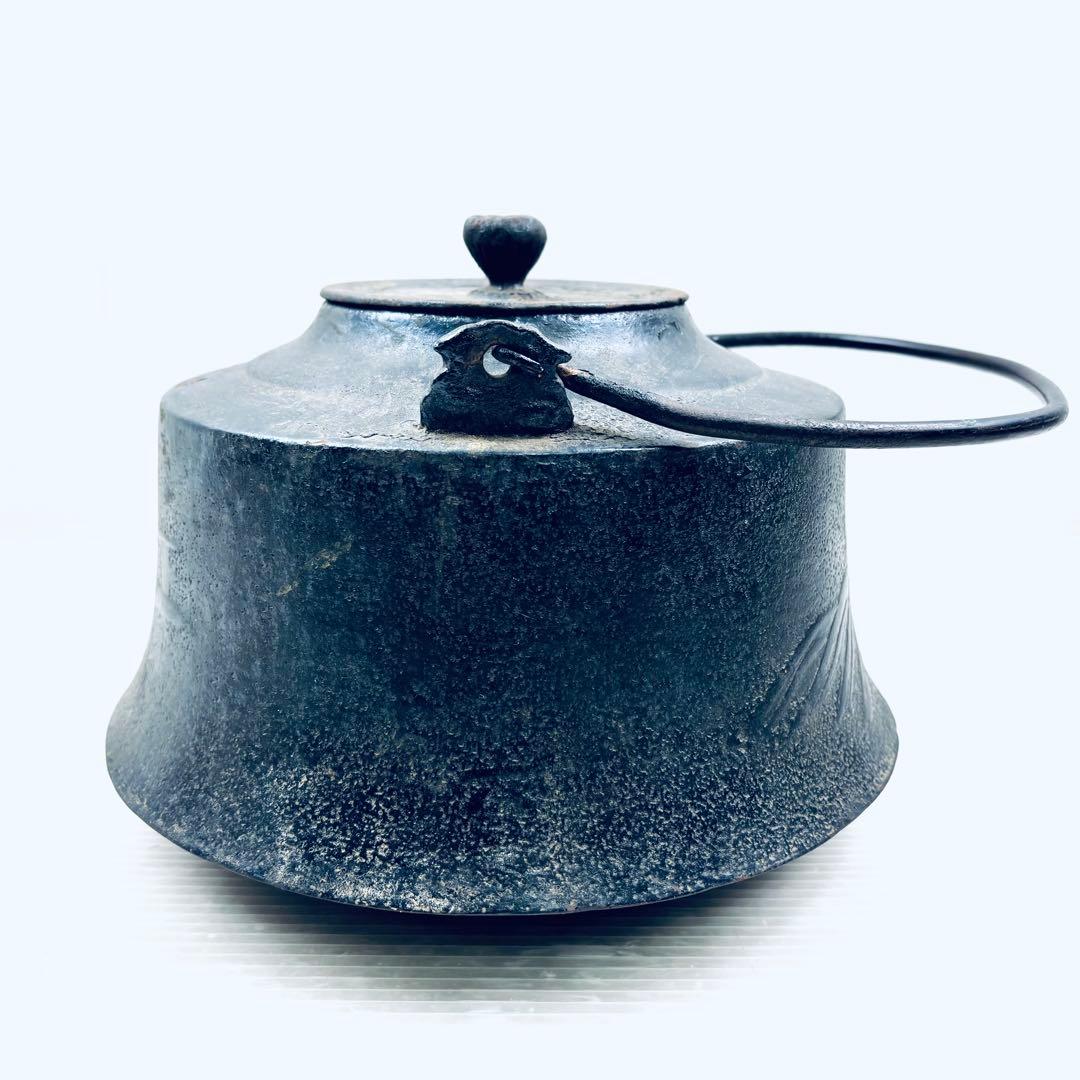 大きい鉄瓶　やかん　工芸品　美術　鋳物