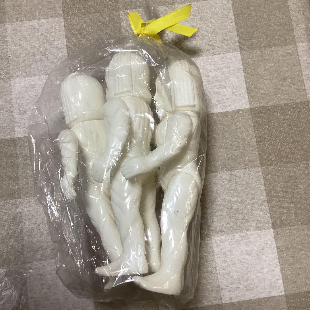 M1号　くじ引き当たり　白ダダ三体セット　非売品