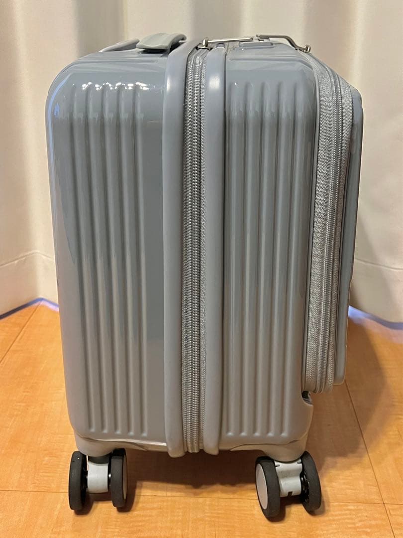 kohola様ご依頼品●イノベーターキャリーケース クラウドグレー 33L 美品
