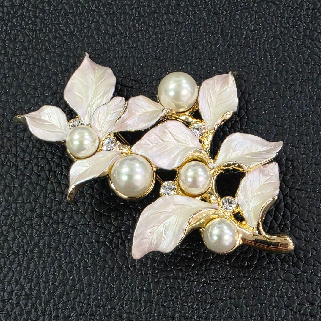 ヴァンドームブティック パール ラインストーン リーフ ブローチ ゴールド