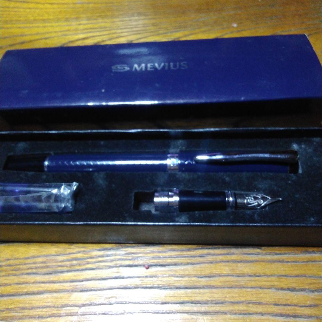 MＥＶIUＳのポールペンと万年筆の2つの 機能が使える珍品です。