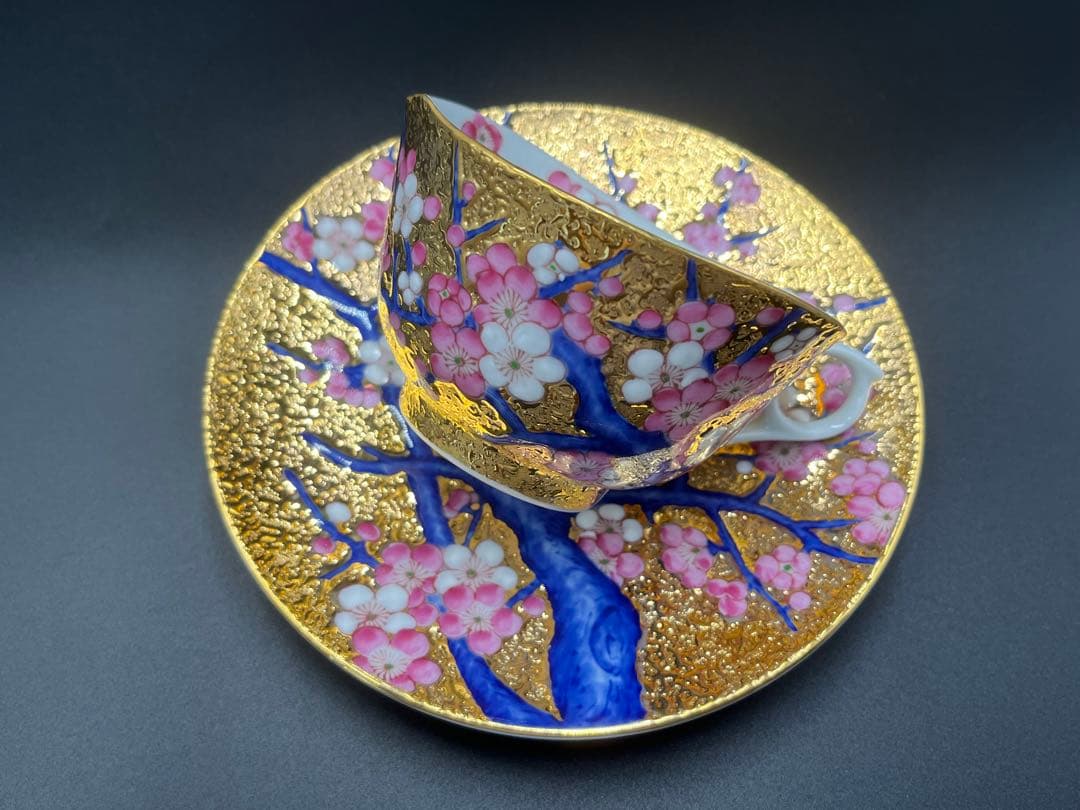 有田焼　金龍窯　江口天童　コーヒーカップ　金彩梅絵　珈琲碗　新作　共箱