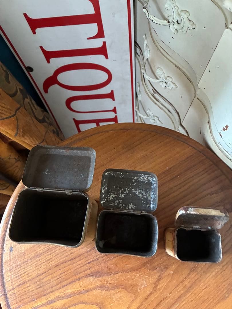 フランス　アンティーク　ティン缶　キャニスター　小物入れ　チェック　赤　100年