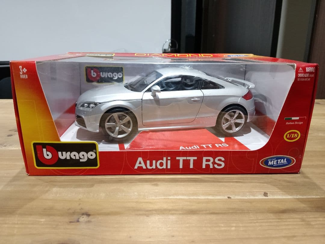 1/18 アウディ　2代目TT RS　ミニカー　シルバー