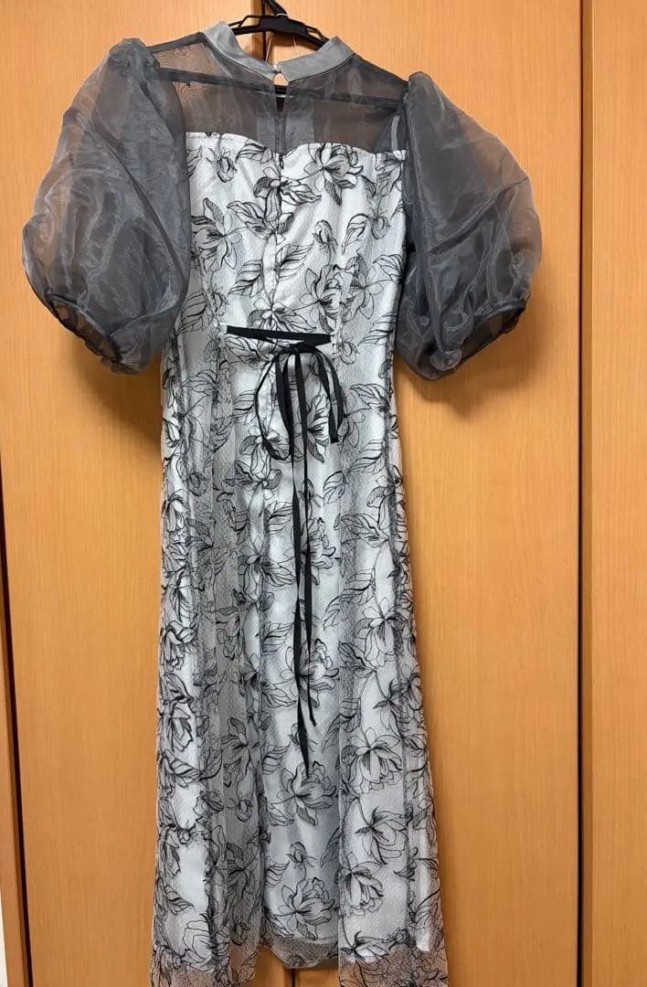 パーティードレス　　オケージョン バルーンスリーブフラワー刺繍ドレス