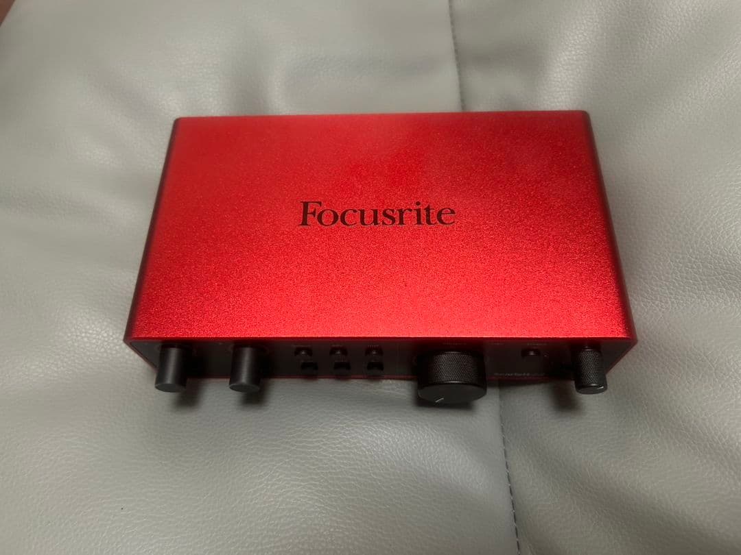 Focusrite Scarlett 2i2 オーディオインターフェース