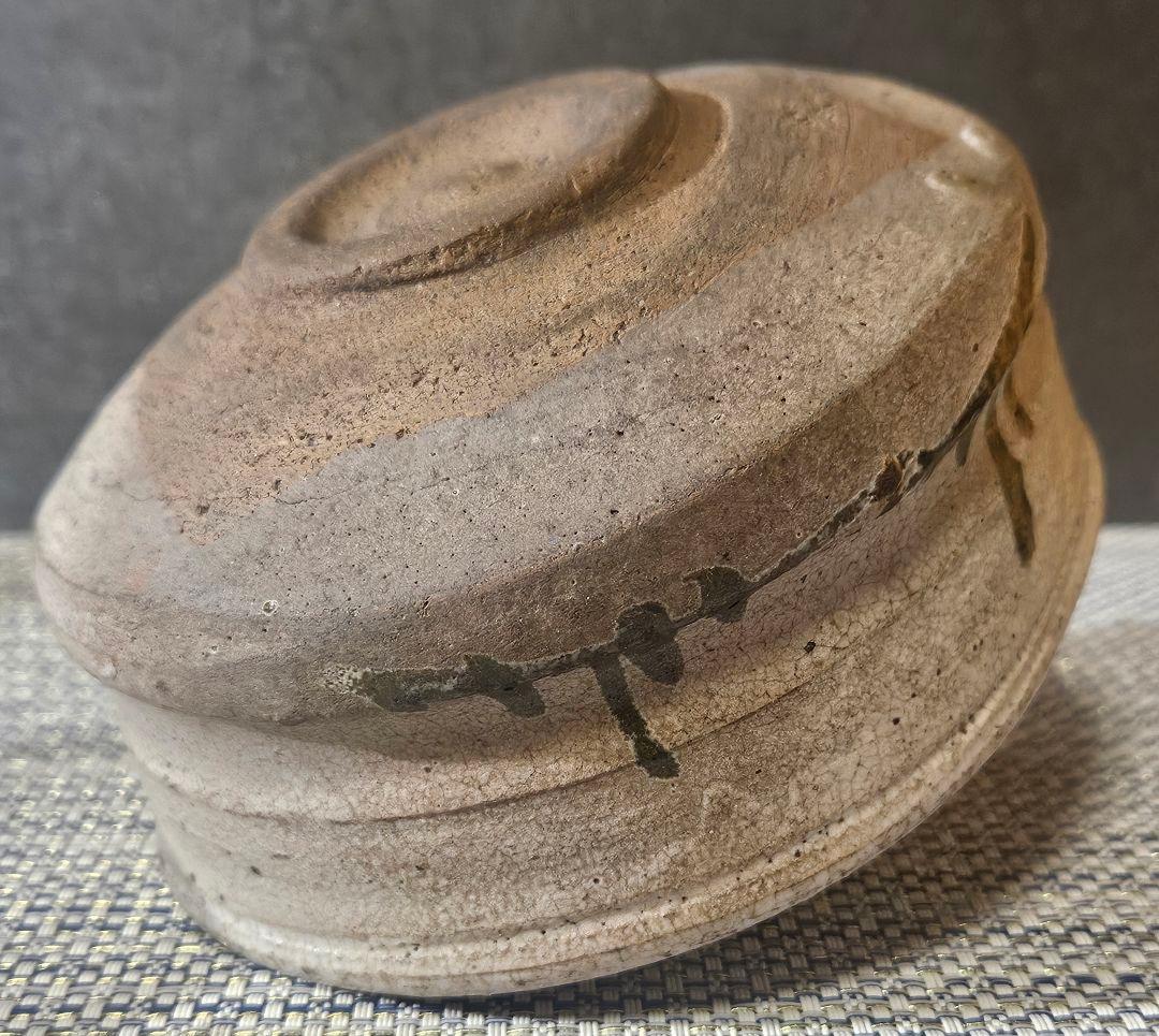 時代古作品❗明治時代頃　古志野　鉄釉　草文様　大振沓茶碗　茶道具　古陶磁器