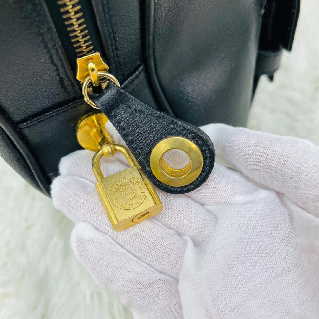 FENDI フェンディ ハンドバッグ 鍵付き 南京錠 レザー 黒 ブラック