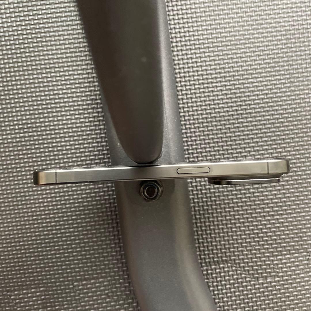 iPhone15 pro 美品 256GB SIMロック無し バッテリー86%