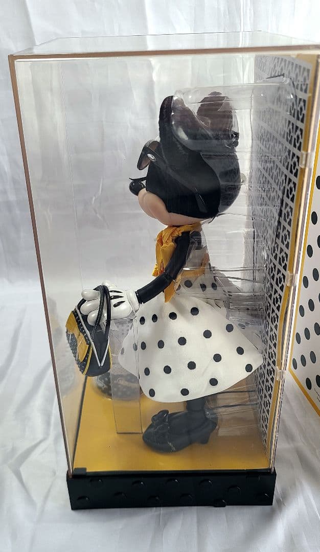 ミニーマウスシグネイチャードール Minnie Mouse Signature