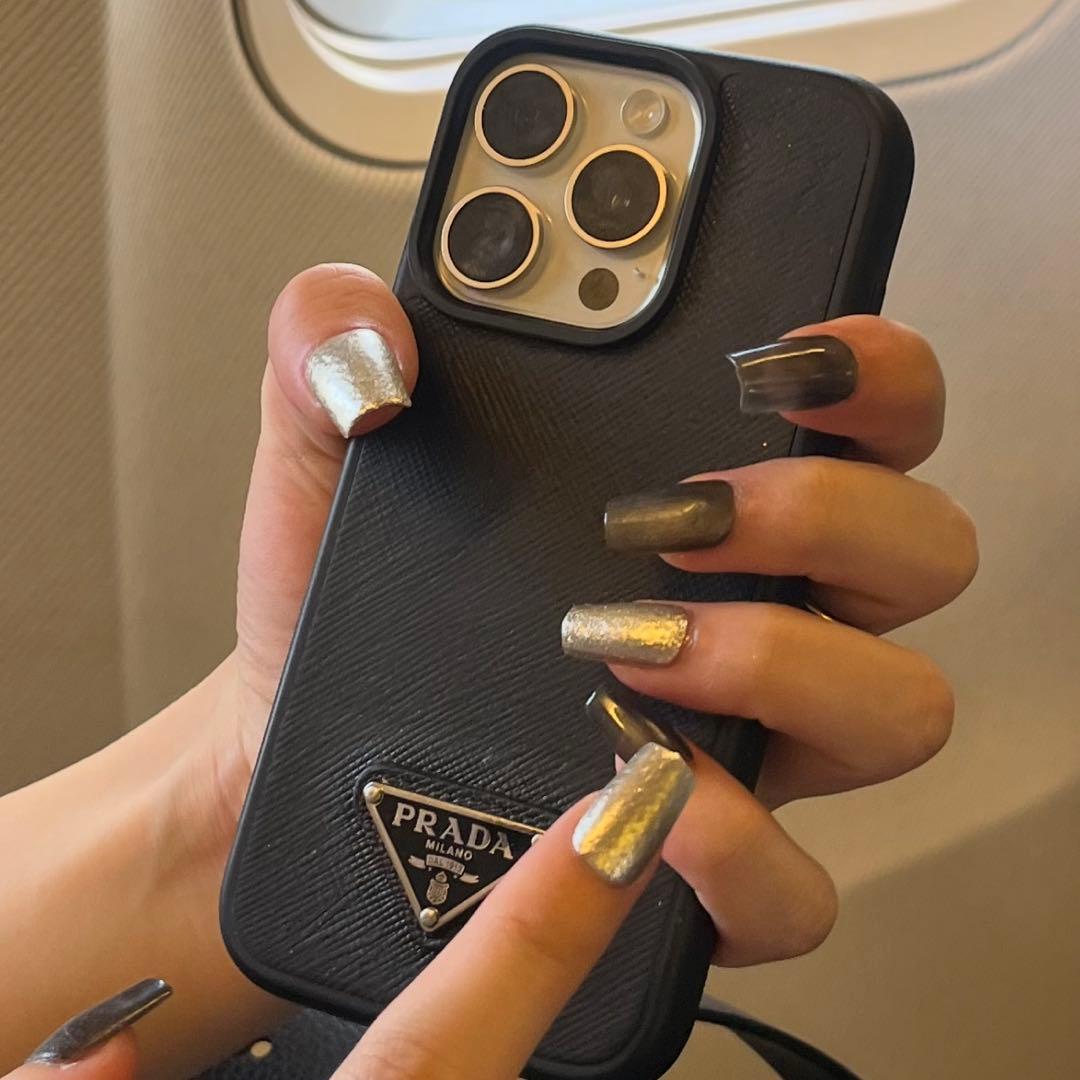 PRADA 携帯ケース 15Pro用