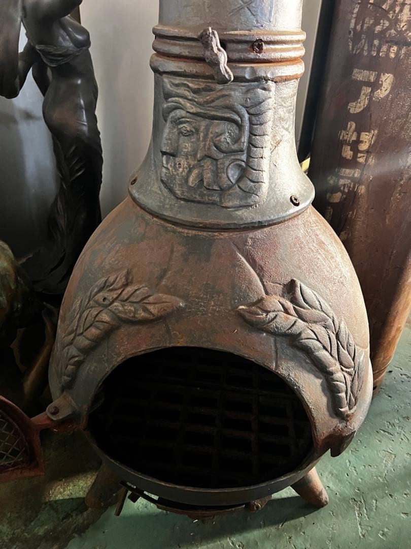 葉の彫刻付きチムニー型薪ストーブ　愛知発