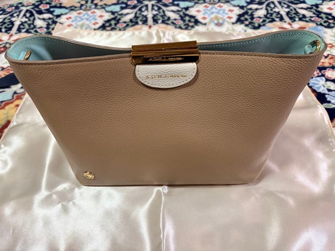 2日間限定お値下げ‼️ADMJ ベージュ レザー ショルダーバッグ