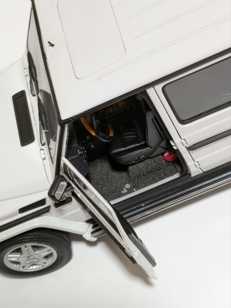 【絶版】AUTOart Mercedes-Benz G-WagonV8 1:18