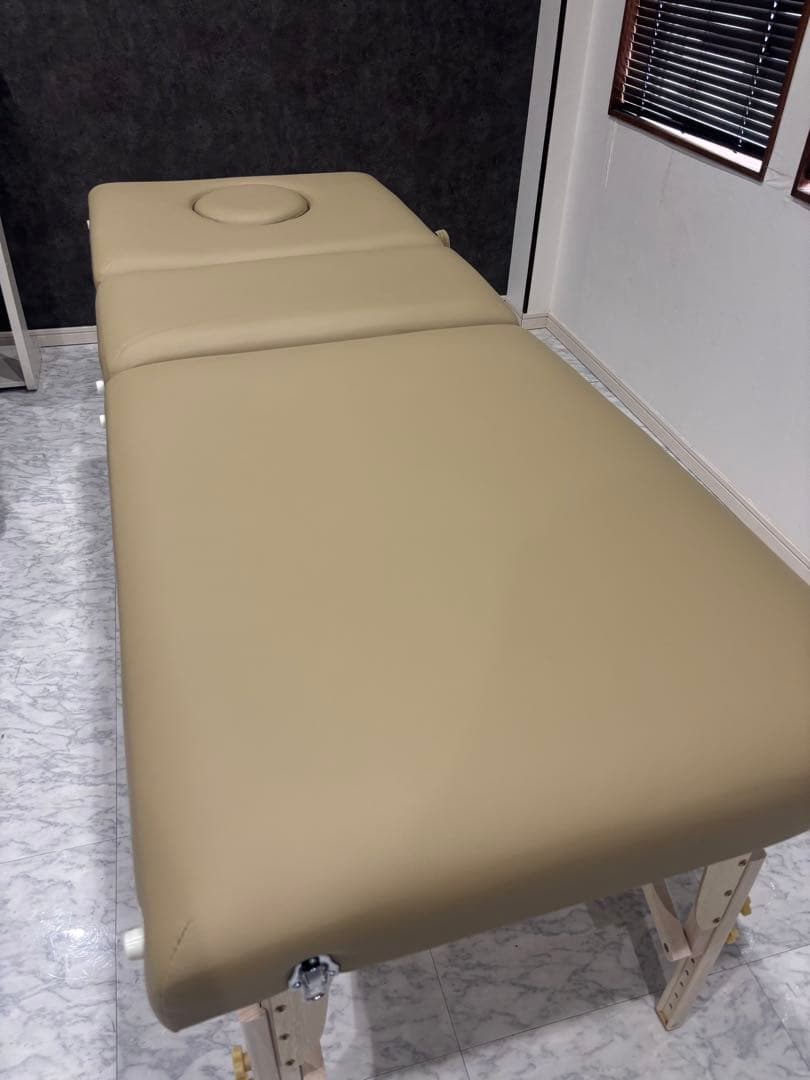 高級低反発木製折りたたみリクライニングベッド　ベージュ　エステベッド