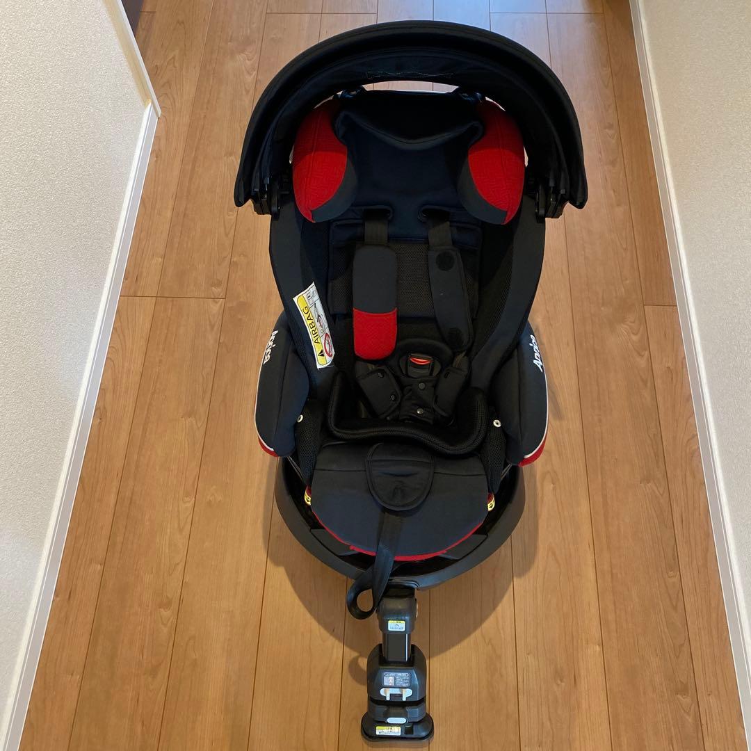 Aprica Fladea Grow チャイルドシート ブラックとレッド