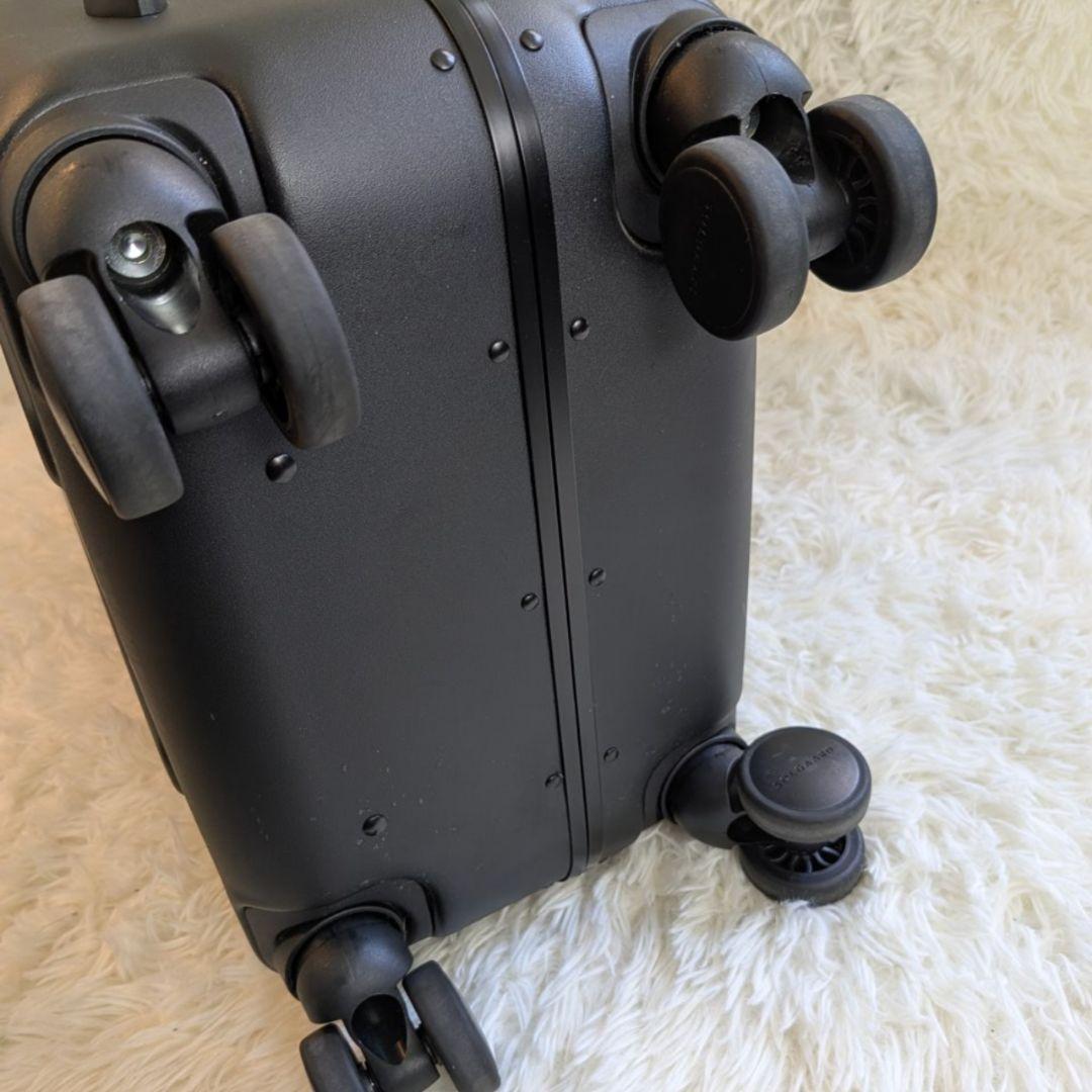 沖なはです！SOLGAARD キャリーケース USBポート付き 吊り下げ