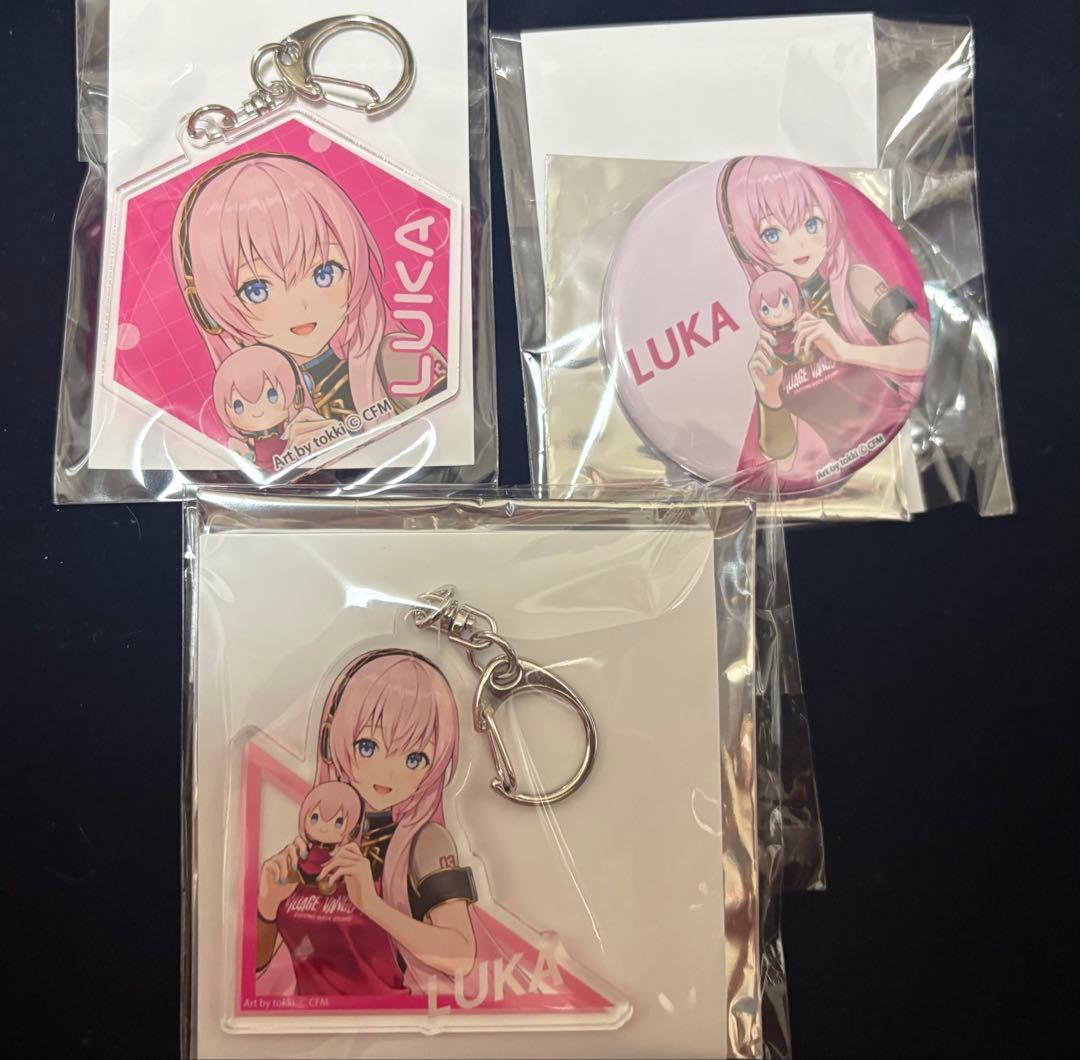巡音ルカ 缶バッジ＋アクキー2種/ヴィレッジヴァンガード ヴィレヴァン 初音ミク