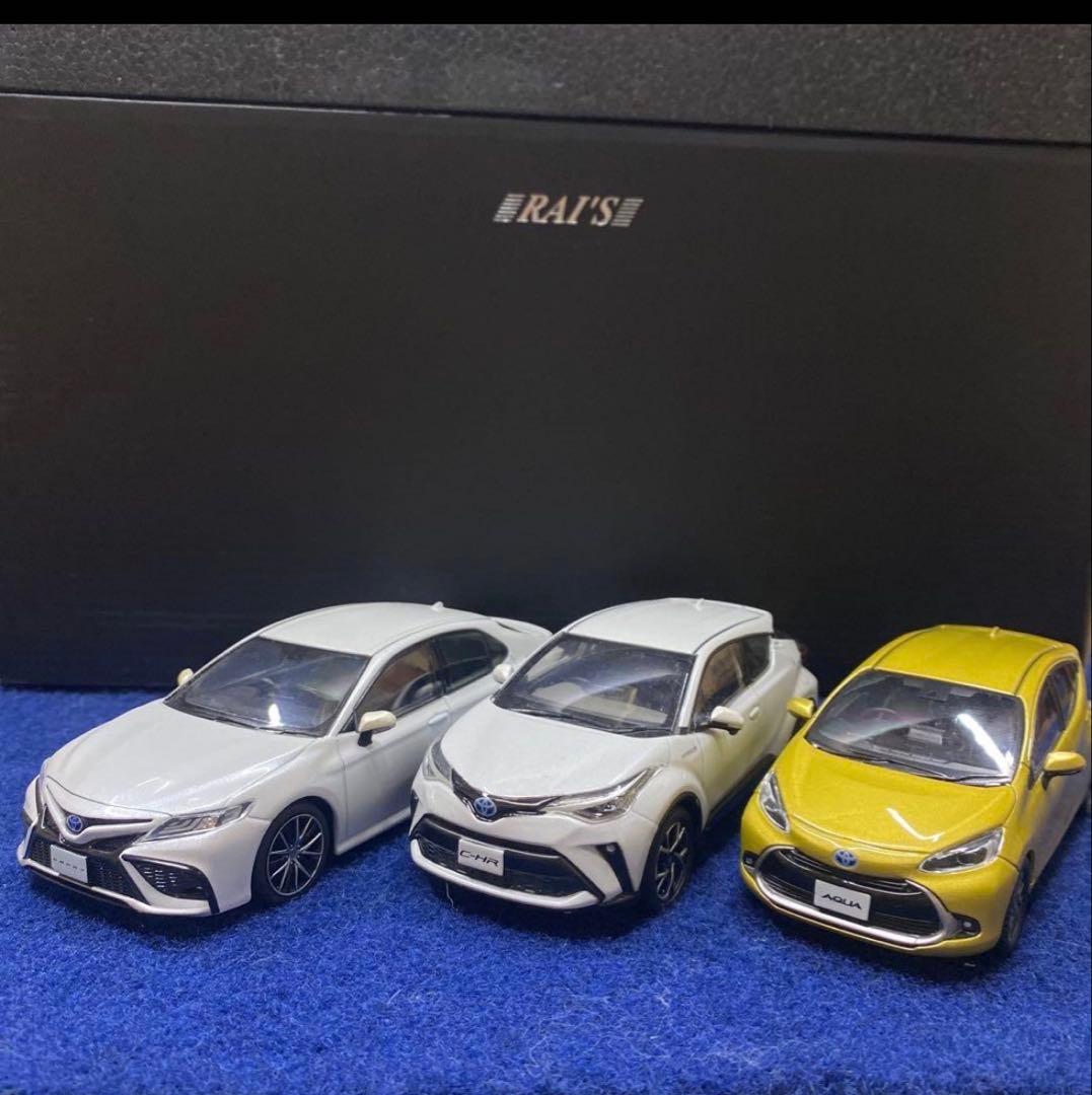 トヨタ カムリ　CHR アクア　カラーサンプルミニカー　3台セット　非売品