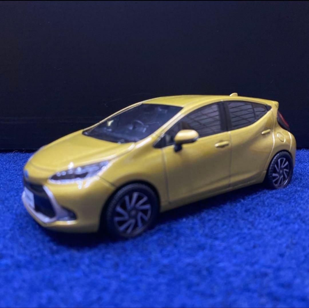 トヨタ カムリ　CHR アクア　カラーサンプルミニカー　3台セット　非売品