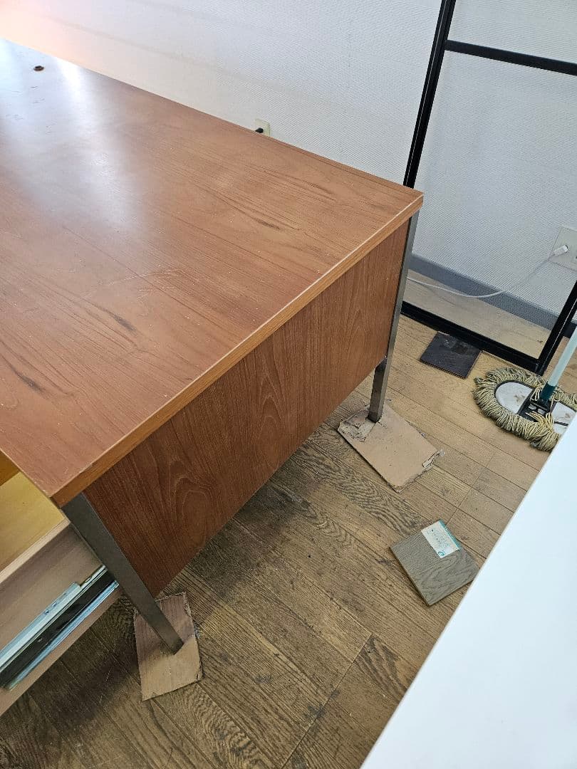 木製モダンデスク 4引き出し付き　大幅値下げ