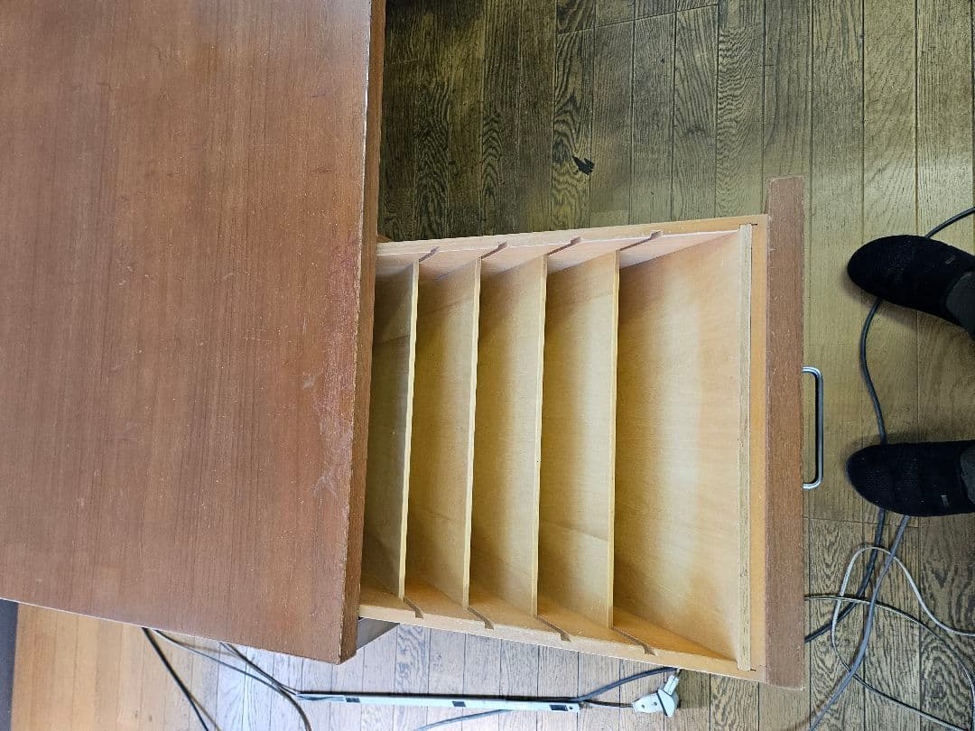 木製モダンデスク 4引き出し付き　大幅値下げ