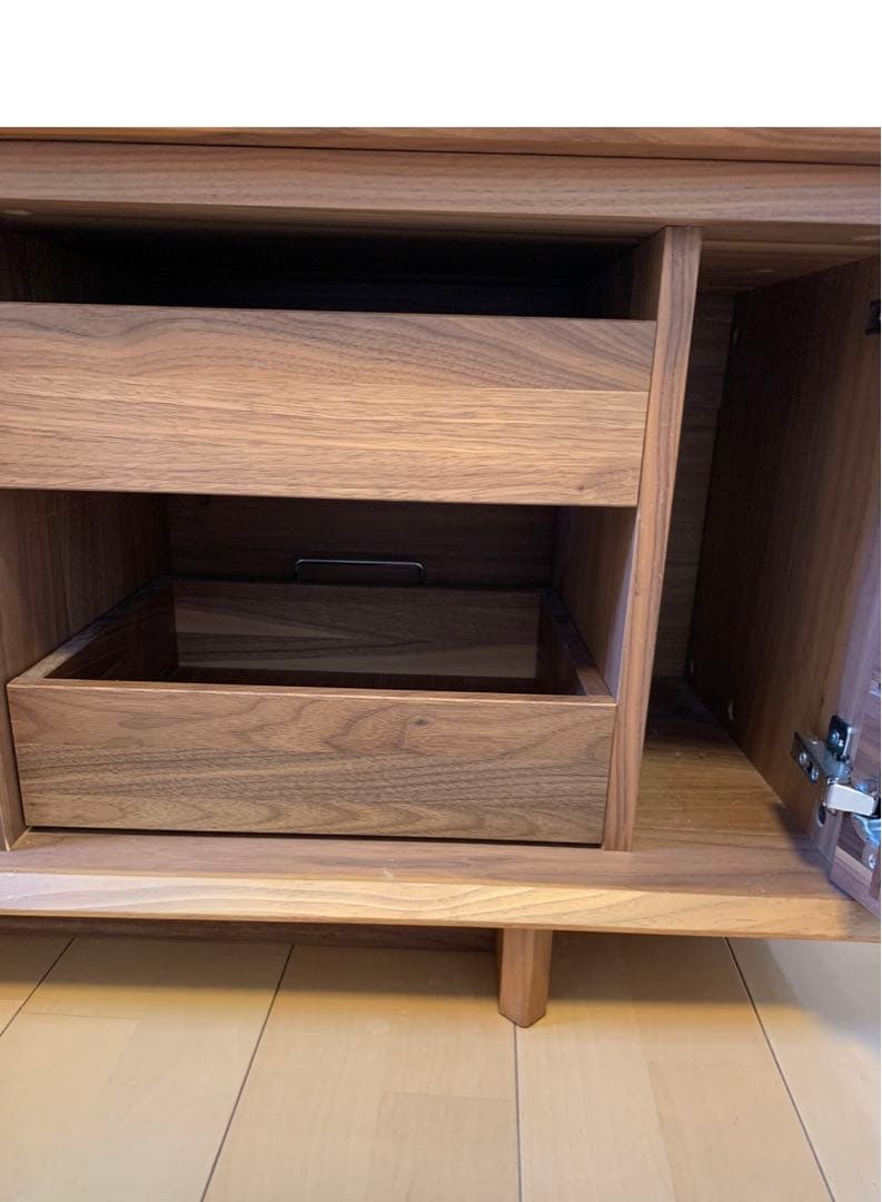 カリモク家具ソリットボードウォールナット