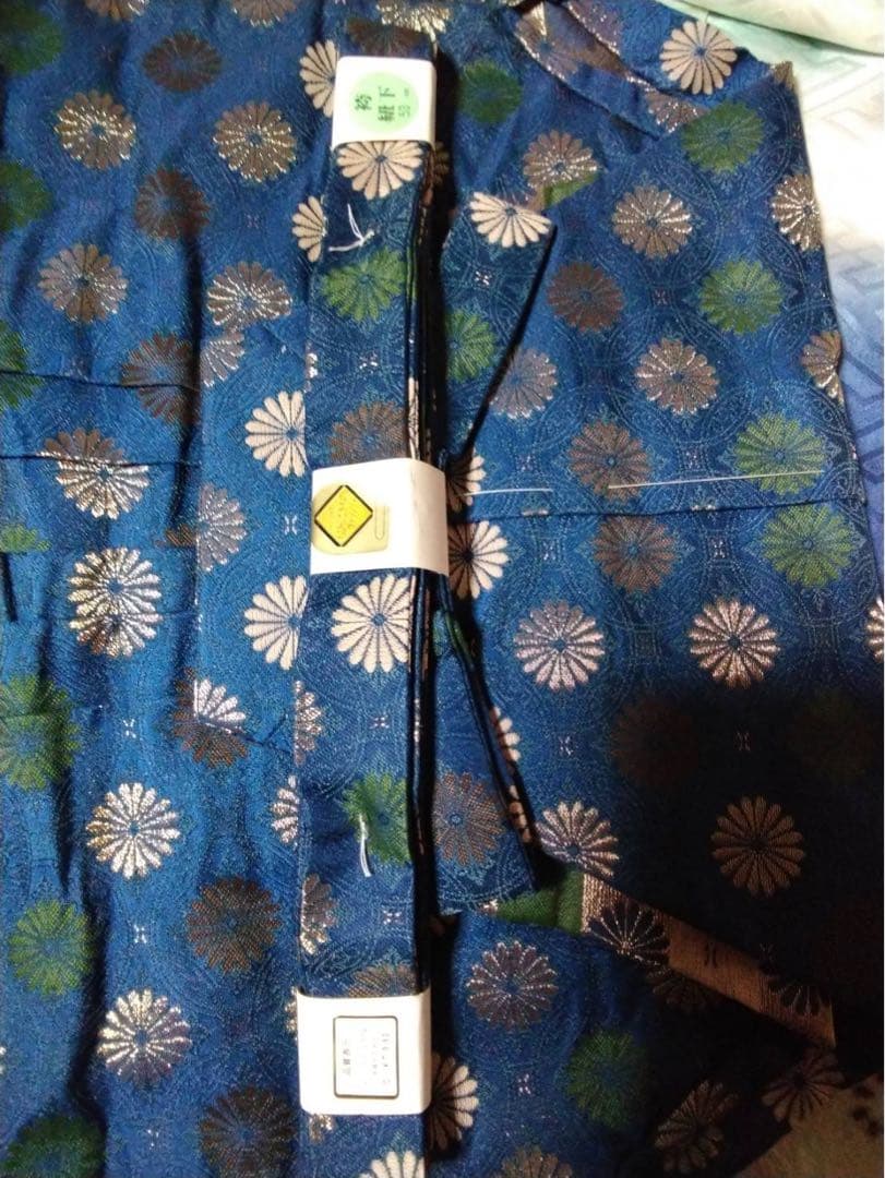 男の子用・3歳から5歳向け・表側正絹・お着物と袴のセットです