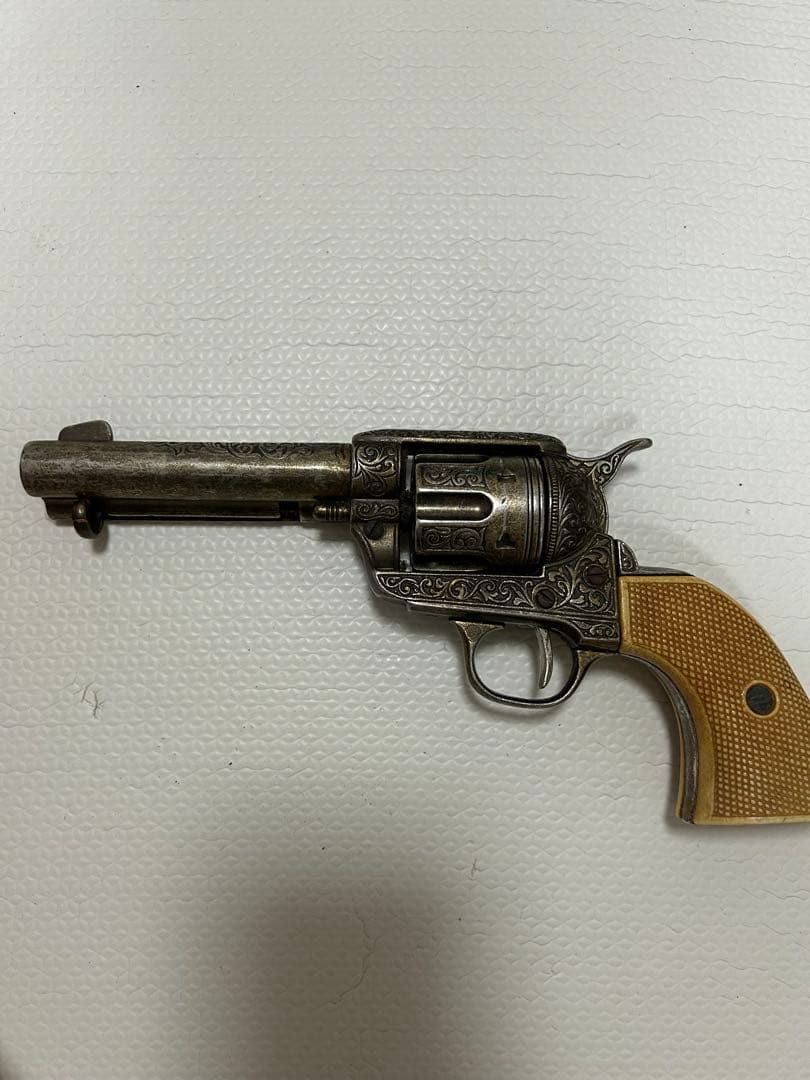 金属製リボルバー エンボス加工グリップ