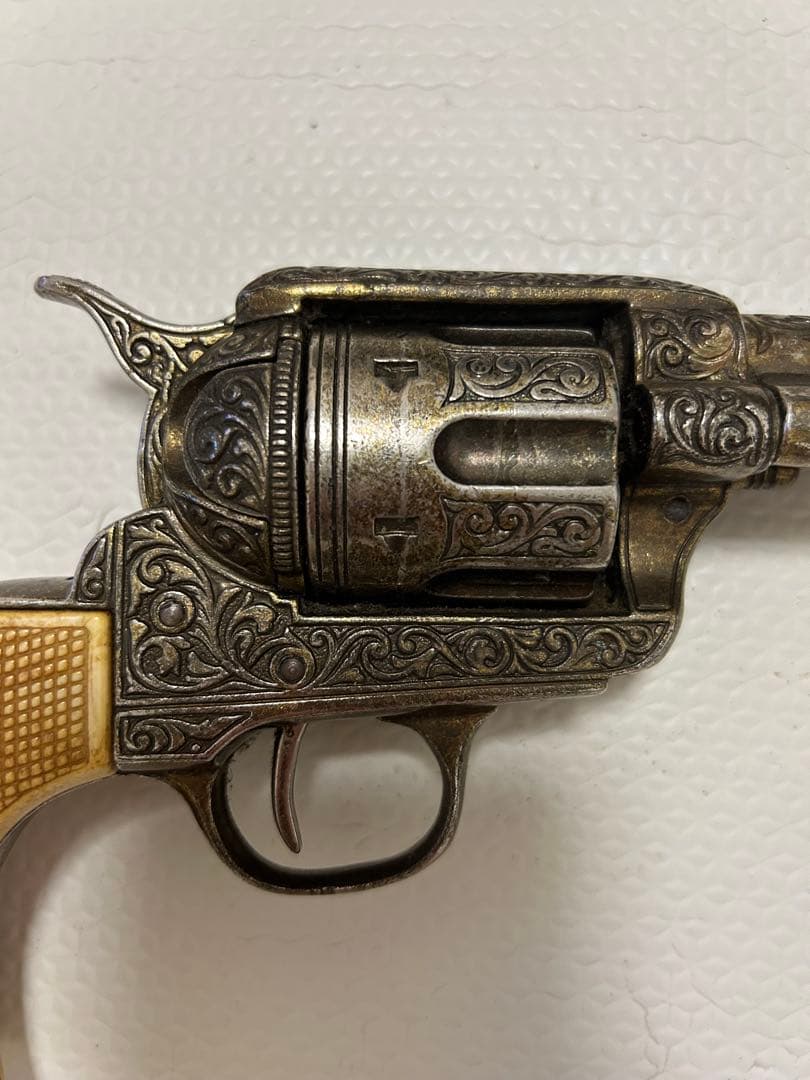 金属製リボルバー エンボス加工グリップ