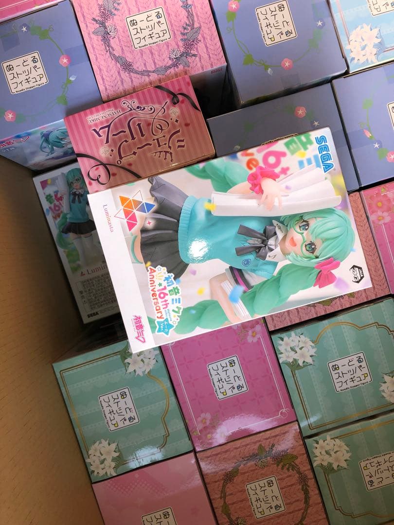 初音ミク　フィギュア　ネオンサイバー　コスモス　リリー　70個