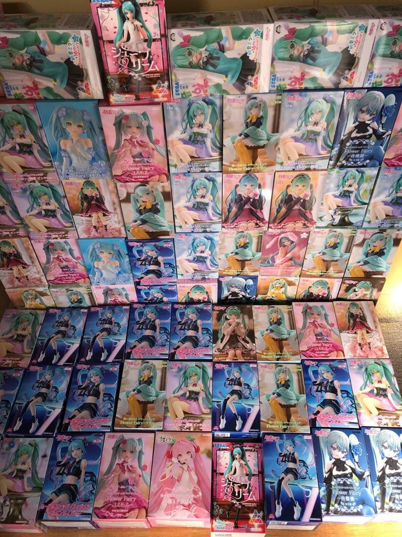 初音ミク　フィギュア　ネオンサイバー　コスモス　リリー　70個