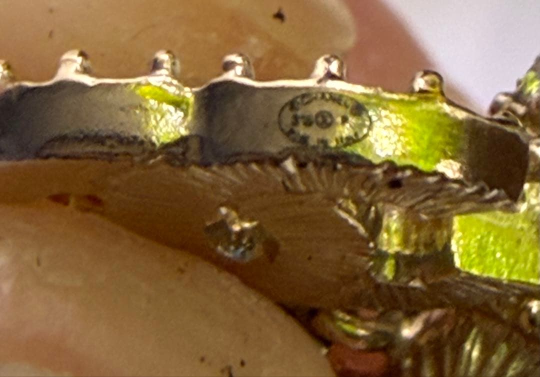 CHANEL ゴールド リボン ピアスと限定キーホルダー(CHANEL刻印あり)