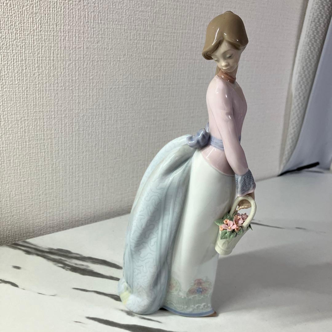 LLADRO リヤドロ 07622 花籠を持つ女性像 フィギュリン 箱付