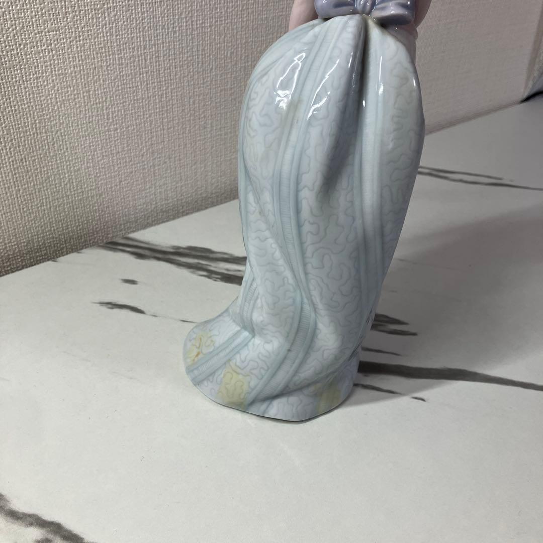 LLADRO リヤドロ 07622 花籠を持つ女性像 フィギュリン 箱付