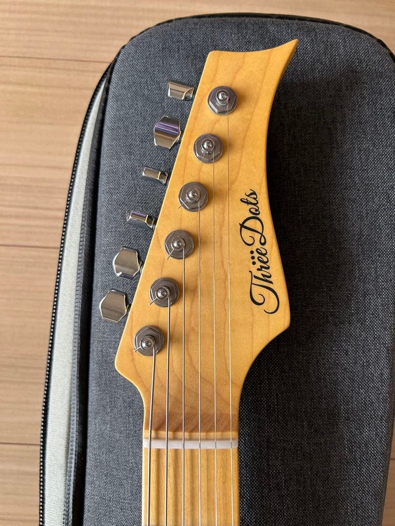 Three Dots Guitars ストラトタイプ