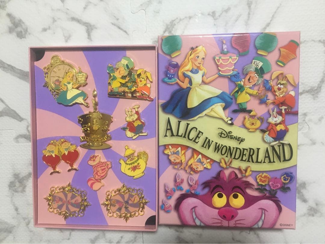 ディズニーストア 不思議の国のアリス ピンバッジセット