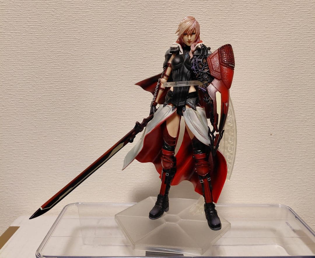 ファイナルファンタジー　フィギュア　ライトニング　プレイアーツ