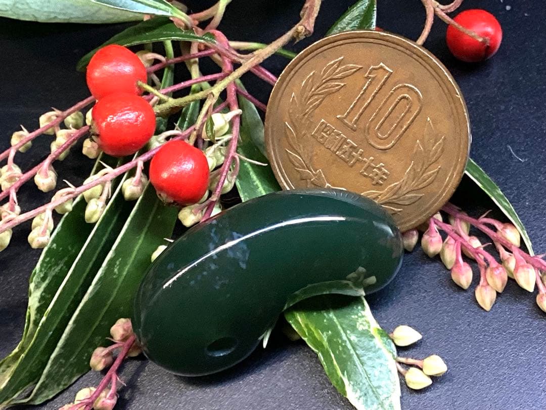 花仙山*出雲石　濃厚青緑色の『碧玉』勾玉50年分の保管品‼️ 別格の透明感　本物を