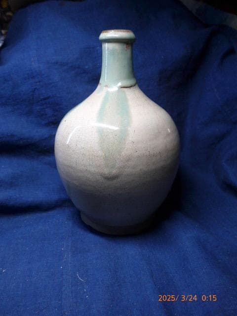 色の良い大きな徳利です。味があります